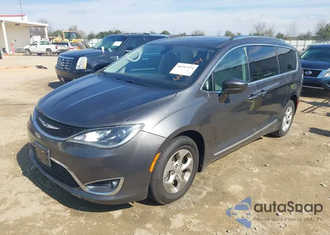2017 Chrysler Pacifica Touring-L Plus z USA, uszkodzony, nr VIN 2C4RC1EG5HR602792